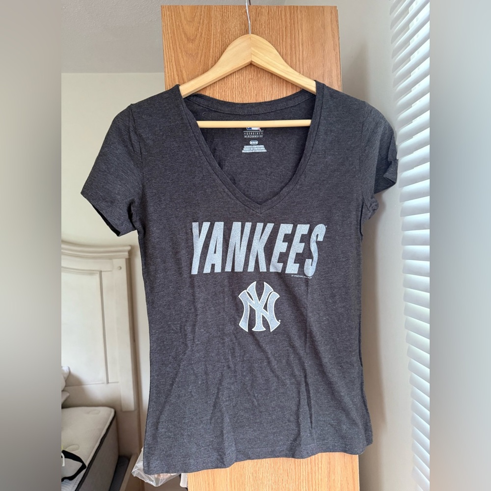 New York Yankees Charcoal Glitter V-Neck Tee